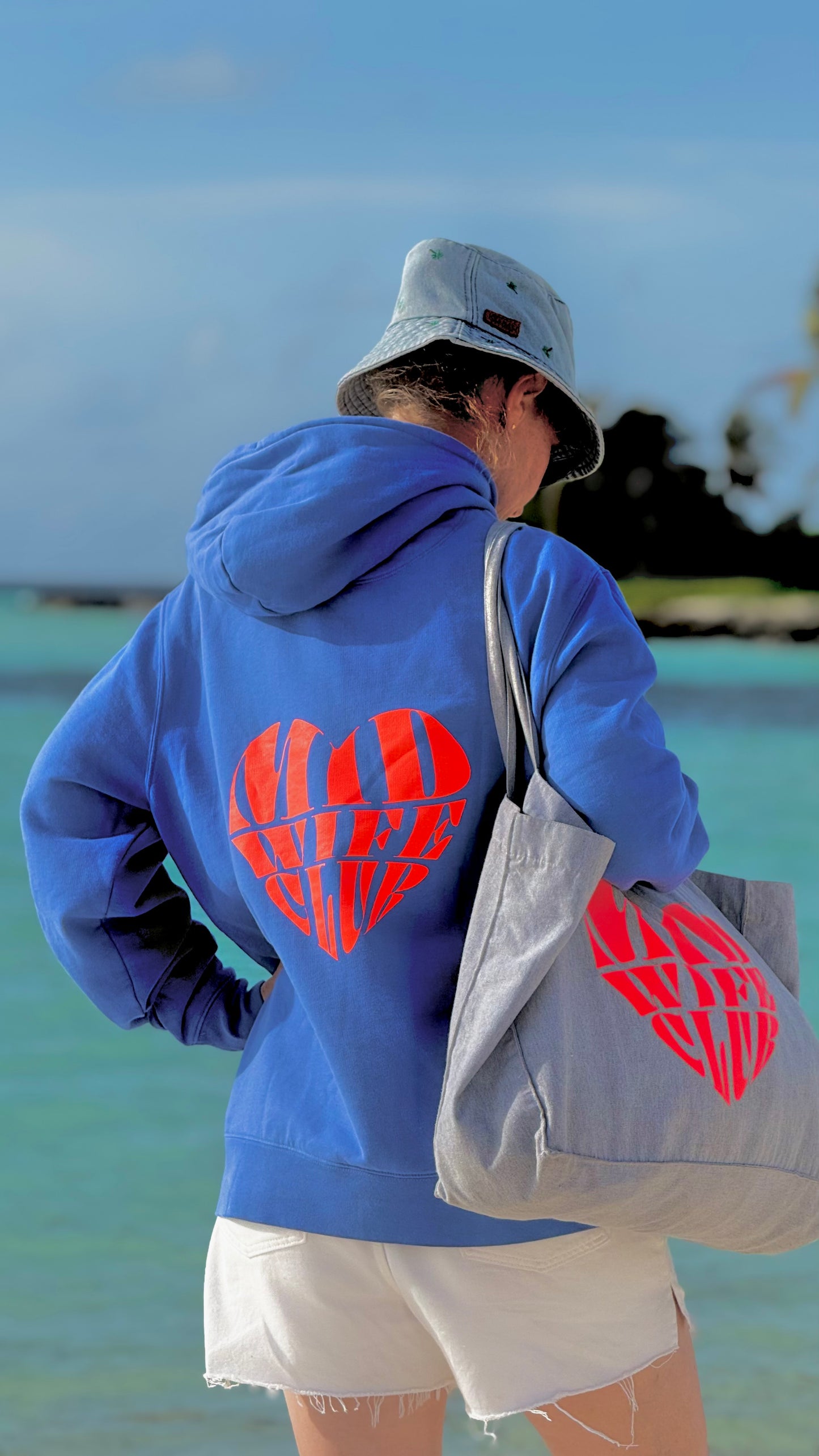 EASY GOING HOODIE