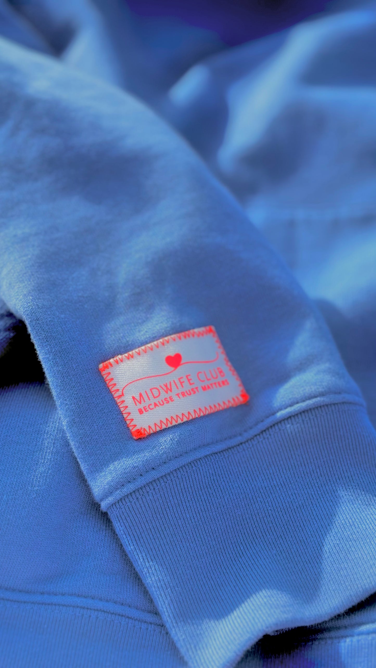 EASY GOING HOODIE