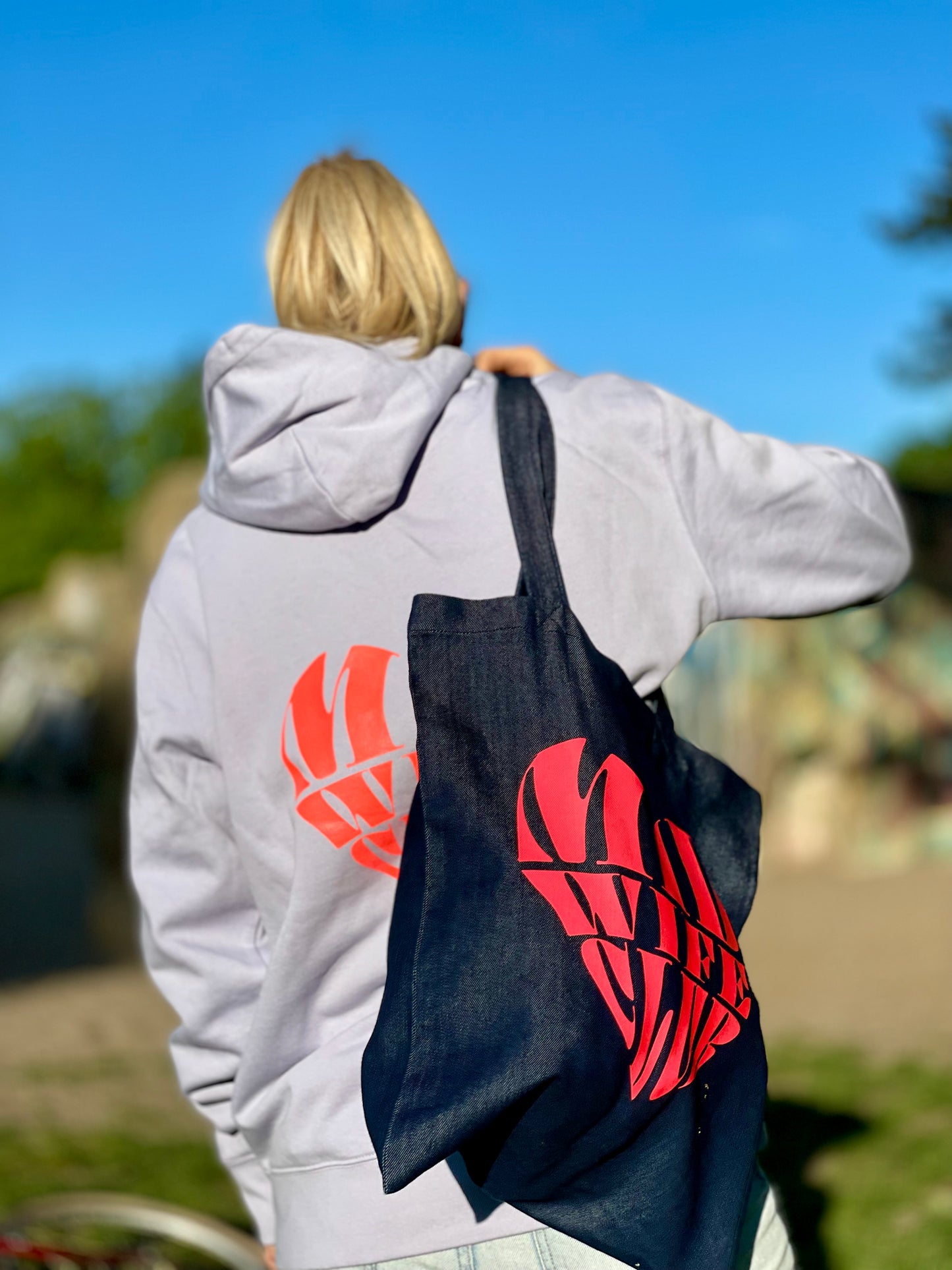 EASY GOING HOODIE